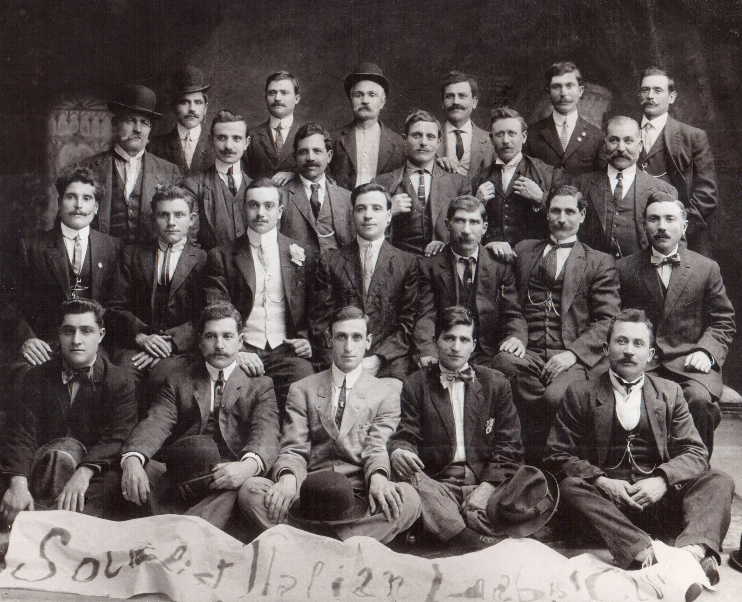 Gruppo di emigrati siciliani nella Sezione Socialista di Brooklyn (1910)